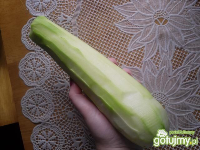 Słoiczkowa sałatka z cukinii. Słoiczkowa sałatka z cukinii.