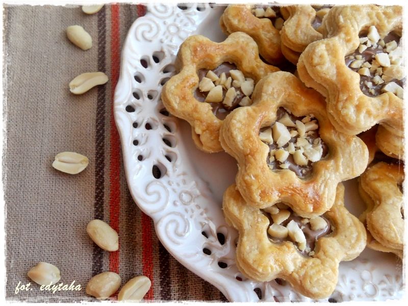 Słone kwiatuszki z kremem orzechowym