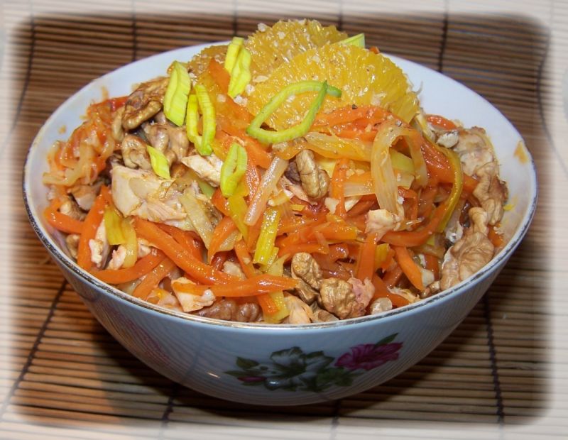 Słoneczna sałatka z kurczakiem i pomarańczą