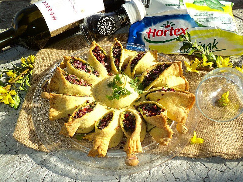 Słoneczna tarta ze szpinakiem ,serem i warzywami 