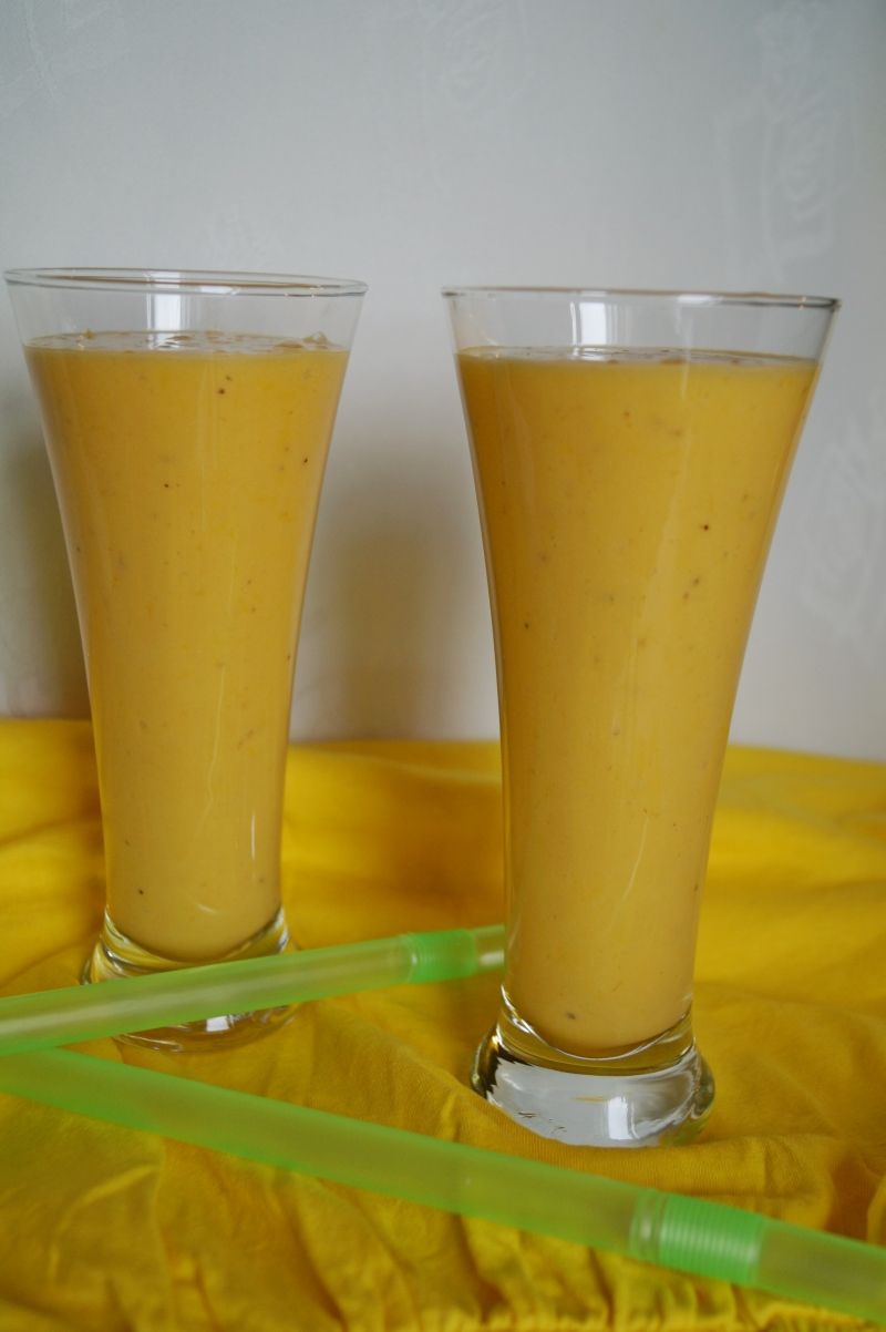 Słoneczne banan-mango lassi Słoneczne banan-mango lassi
