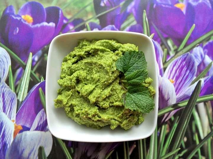 Słonecznikowe pesto z liści rzodkiewek