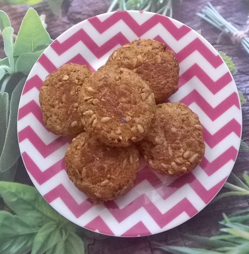 Słonecznikowe pieczone kotlety z makreli Słonecznikowe pieczone kotlety z makreli