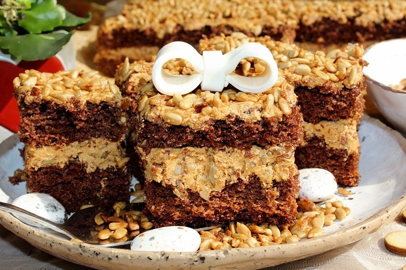 Słonecznikowiec - ciasto z prażonym słonecznikiem