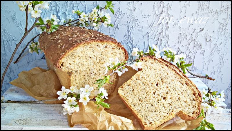 Słonecznikowy chleb na mące pszennej i sojowej