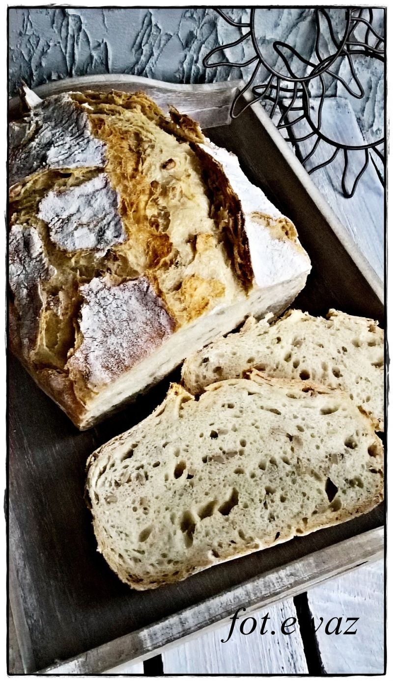 Słonecznikowy pszenno - żytni chleb bez wyrabiania