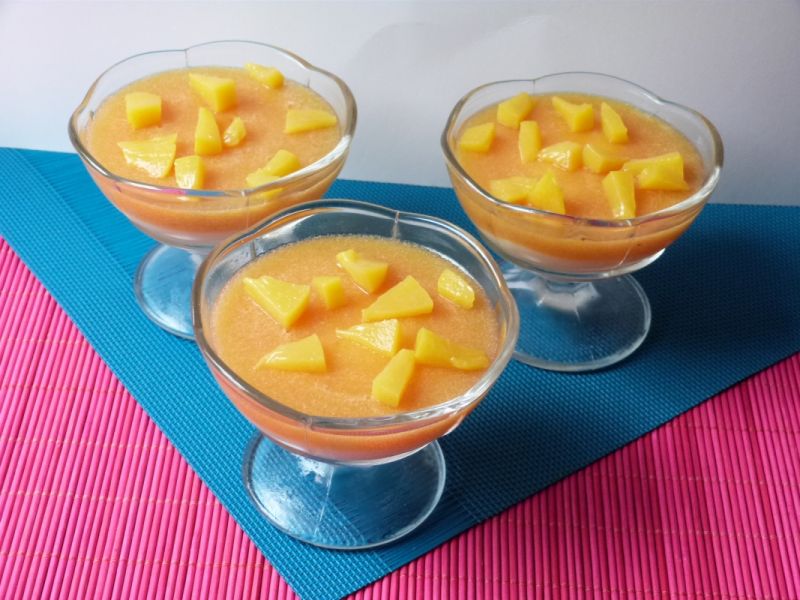 Słoneczny deser z musem brzoskwiniowym