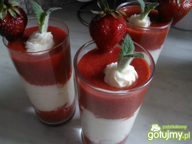 Smaczna kaszka z truskawkami i miętą