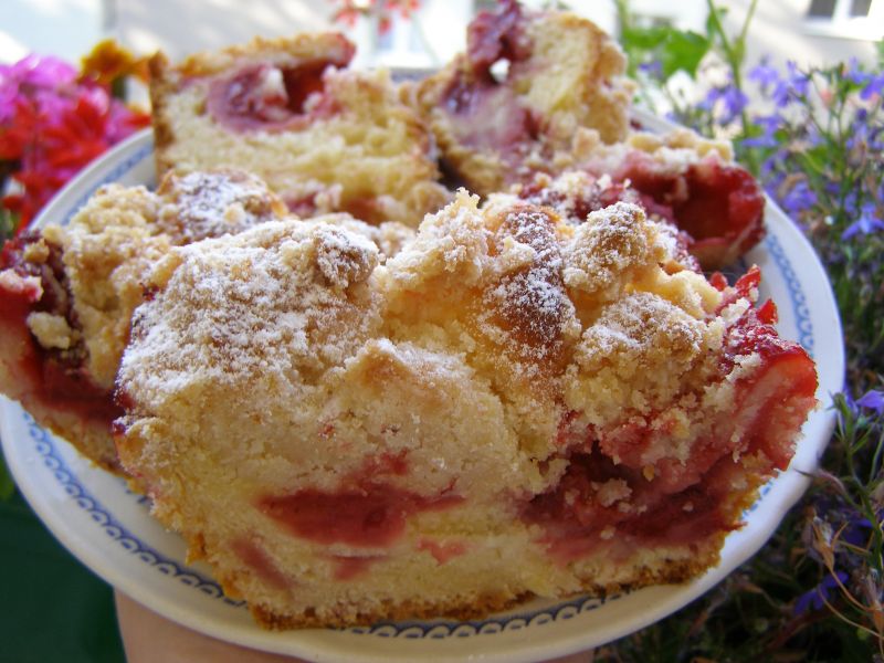 Smaczna, łatwa drożdżówka truskawkowa z kruszonką