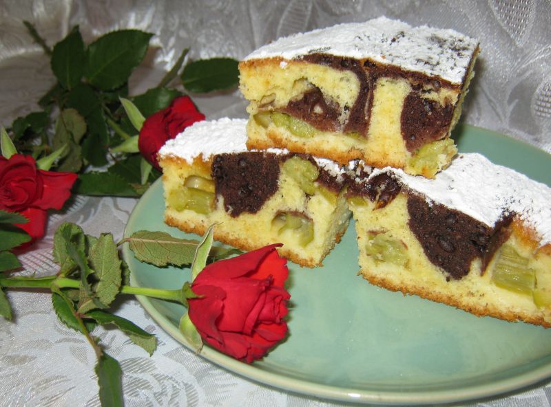 Smaczne ciasto jogurtowe z rabarbarem