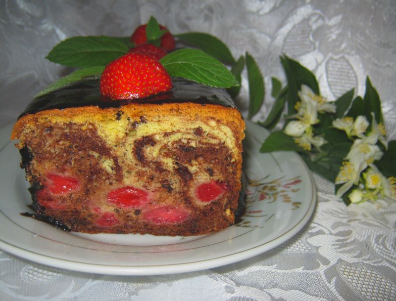 Smaczne ciasto z truskawkami 