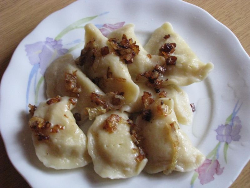 Smaczne pierogi z farszem ziemniaczanym