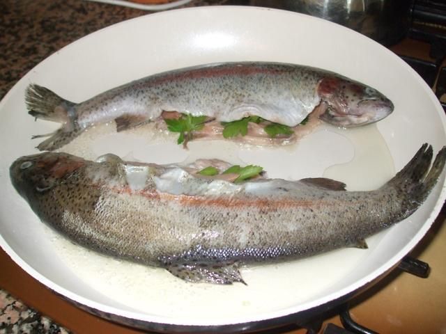 Smaczne pstràgi z patelni