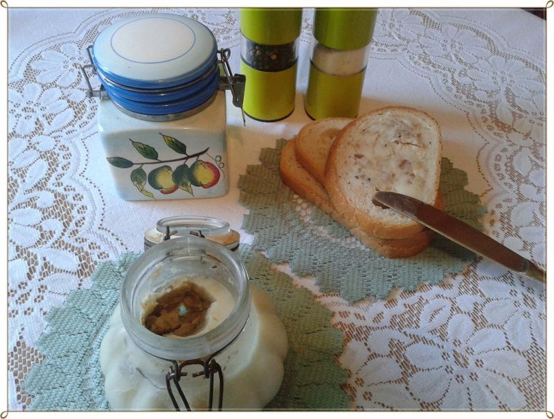 Smalczyk z czosnkiem i ziołami