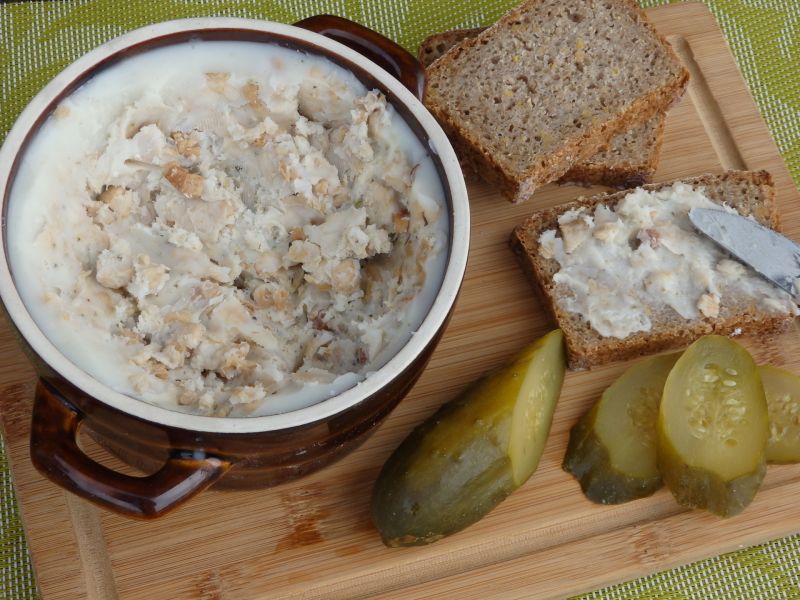 Smalec ze skwarkami, cebulką i jabłkiem Smalec ze skwarkami, cebulką i jabłkiem