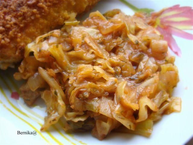 Smazona kapusta na czerwono.