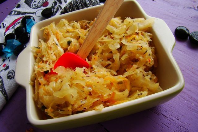 Smażona kapusta z tymiankiem  Smażona kapusta z tymiankiem