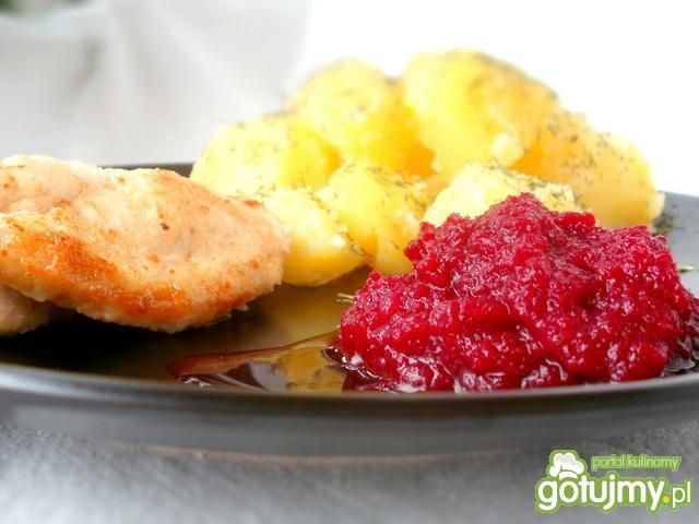 Smażona pierś z kurczaka z ćwikłą