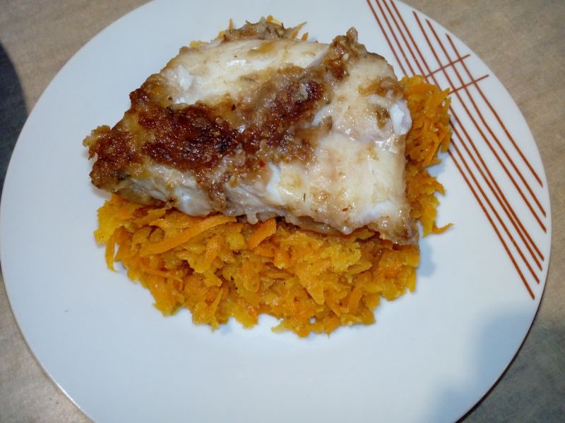 Smażona polędwica z dorsza na marchewce