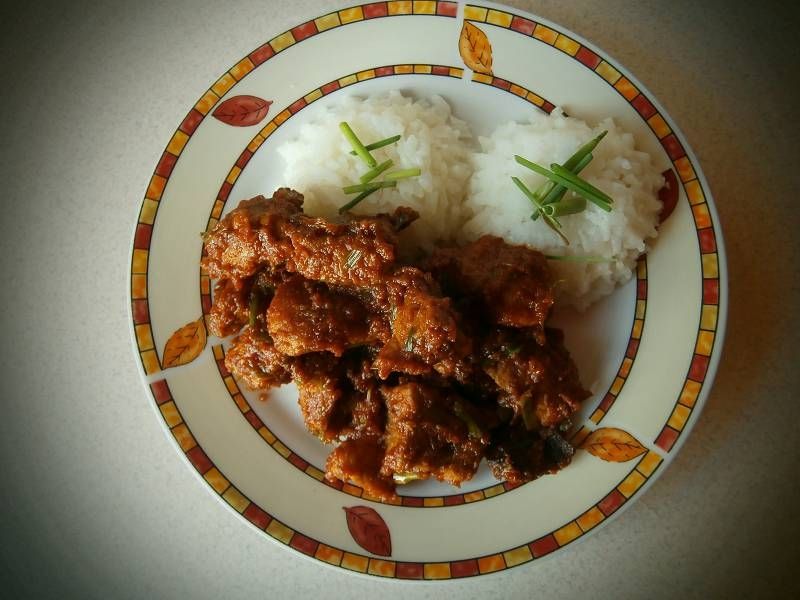 Smażona szynka w sosie pomidorowo - szczypiorkowym Smażona szynka w sosie pomidorowo - szczypiorkowym