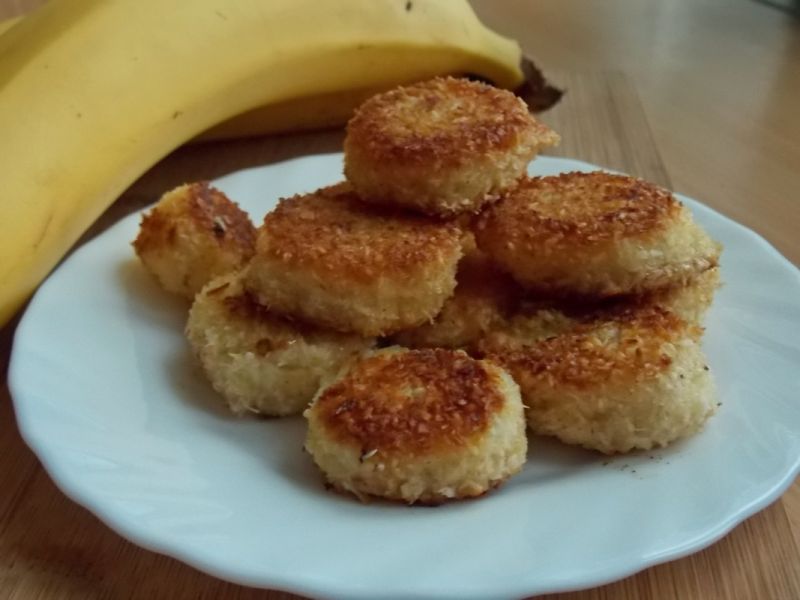 Smażone banany w wiórkach kokosowych Smażone banany w wiórkach kokosowych