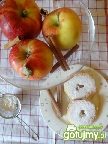 Smażone jabłka z rumem i kokosem Smażone jabłka z rumem i kokosem