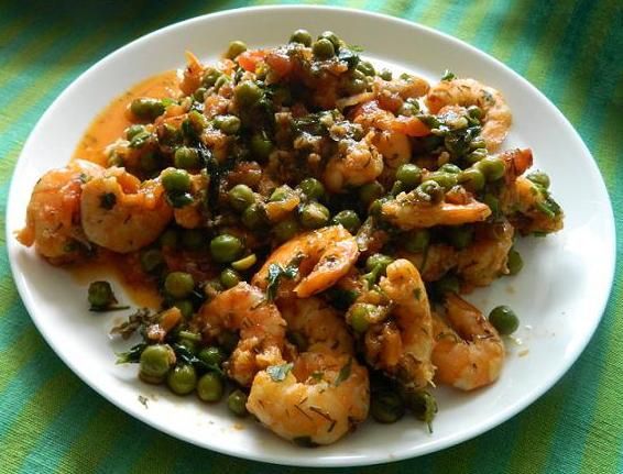 Smażone krewetki z groszkiem Smażone krewetki z groszkiem