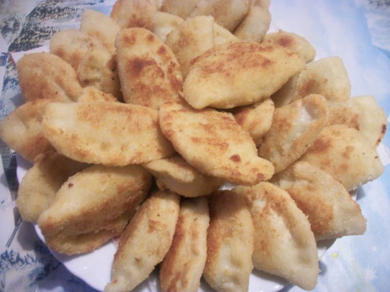 Smażone pierogi z kapustą i grzybami