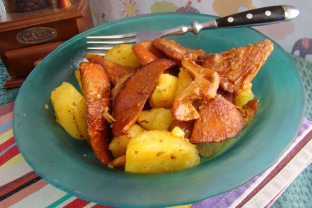 Smażone rydze z kartofelkami