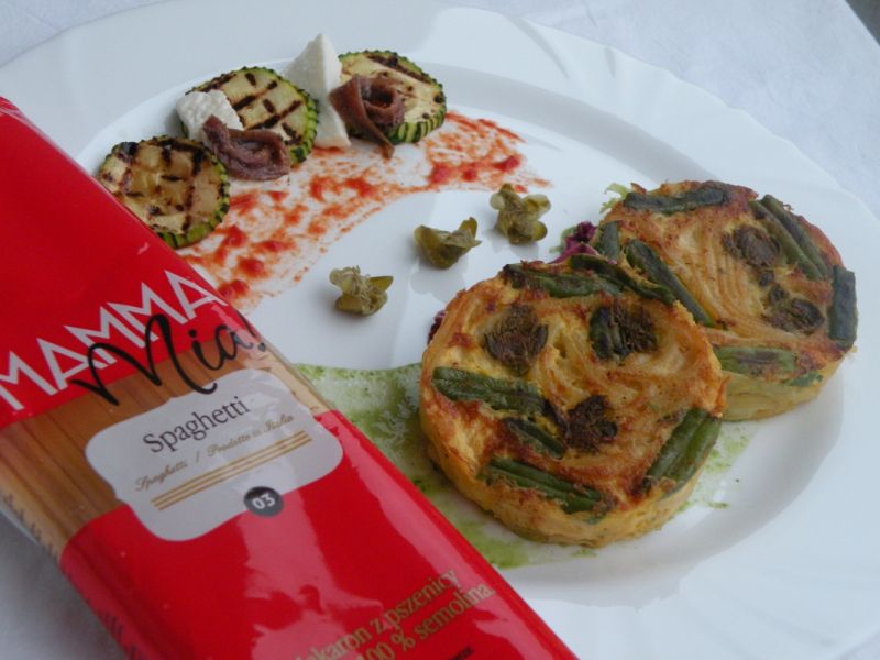 Smażone spaghetti z jajkiem i parmezanem Smażone spaghetti z jajkiem i parmezanem