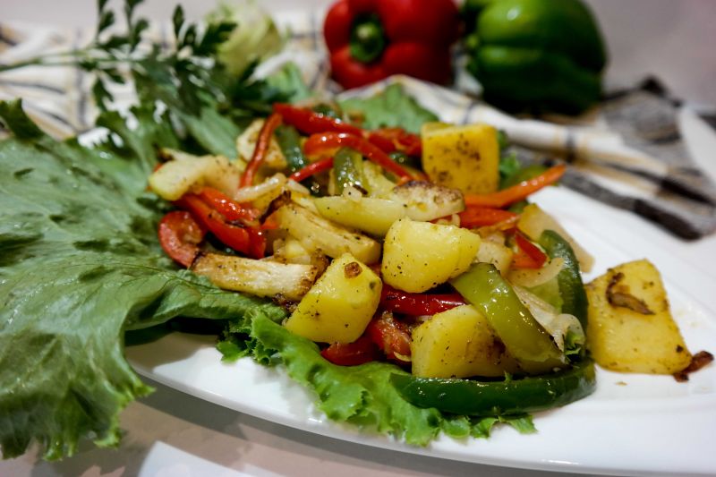 Smażone warzywa z kalarepką.