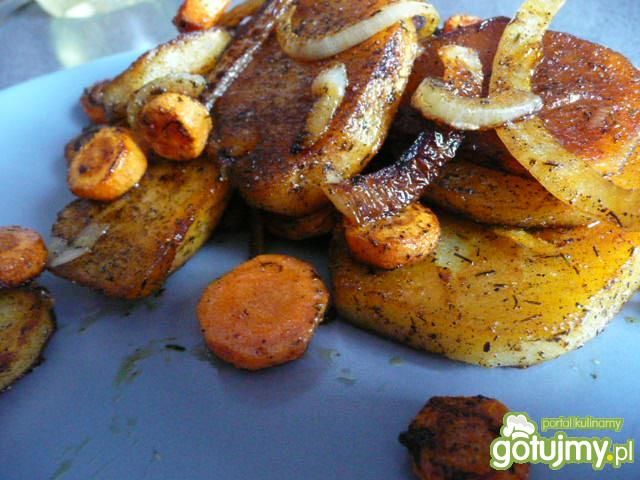 Smażone ziemniaczki z marchwią i cebulką Smażone ziemniaczki z marchwią i cebulką