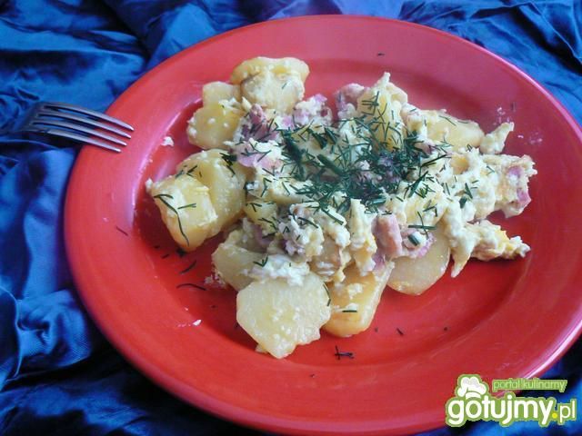Smażone ziemniaki z boczkiem i jajkiem