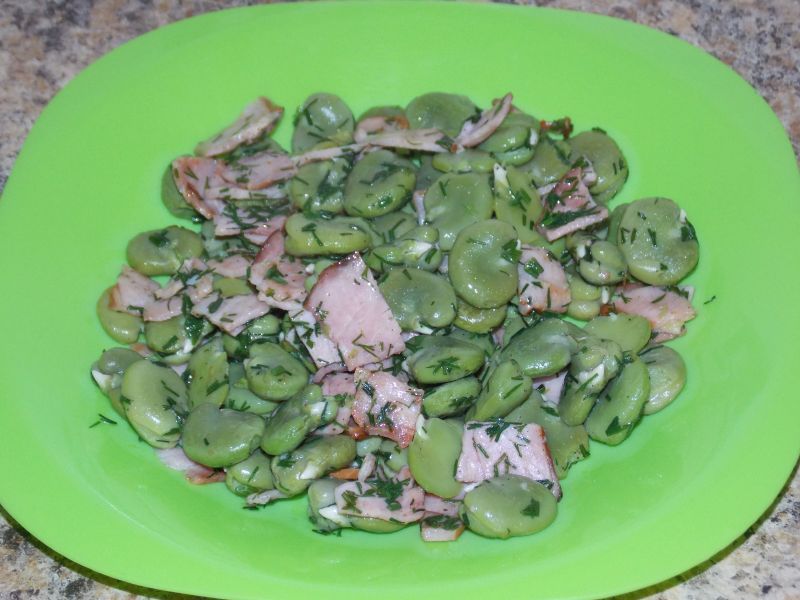 Smażony bób z szynką