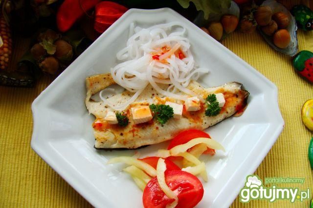 Smażony filet z pstraga z dodatkami