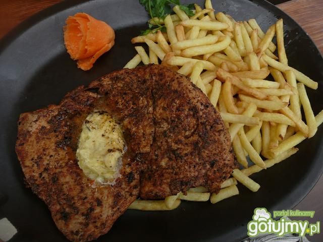 Smażony kurczak z masłem czosnkowym