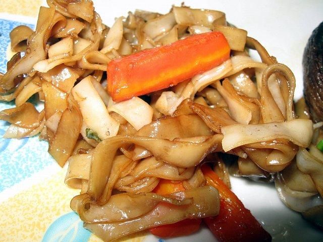 Smażony makaron ryżowy