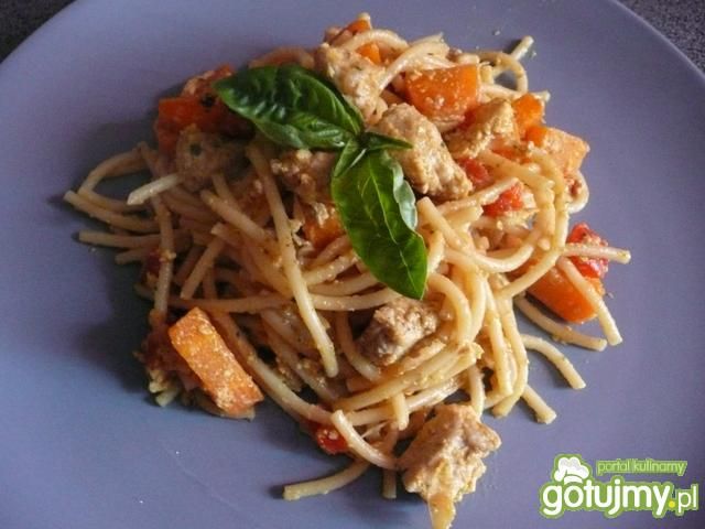 Smażony makaron z warzywkami