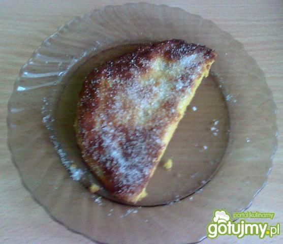 Smażony placek z jajek i bułki tartej Smażony placek z jajek i bułki tartej