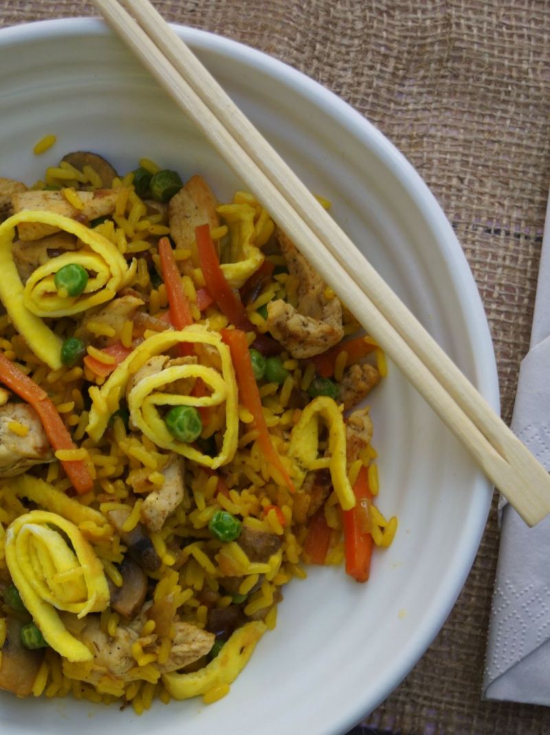 Smażony ryż z kurczakiem  Smażony ryż z kurczakiem