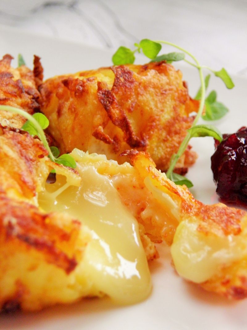 Smażony ser pleśniowy w panierce ziemniaczanej