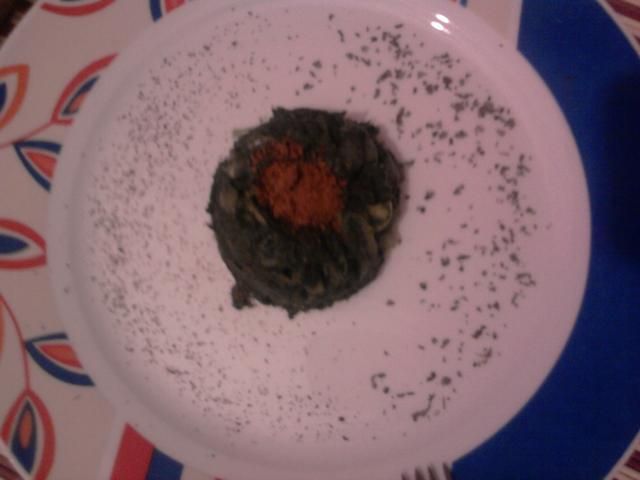 Smażony szpinak z cebulką i czosnkiem 