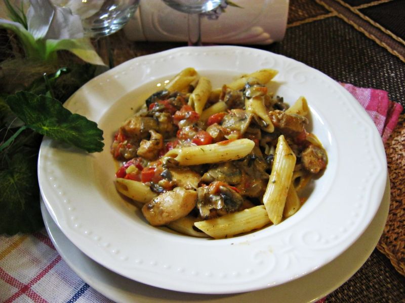 Śmietankowe penne z kurczakiem i warzywami