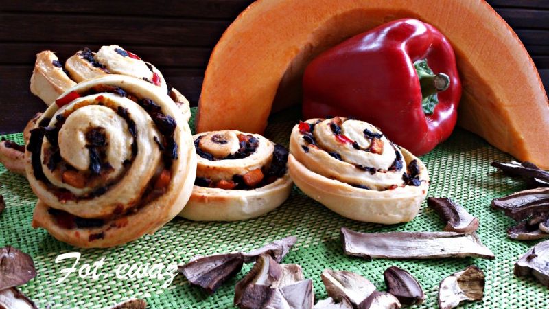 Śmietankowe ślimaczki z grzybami i dynią