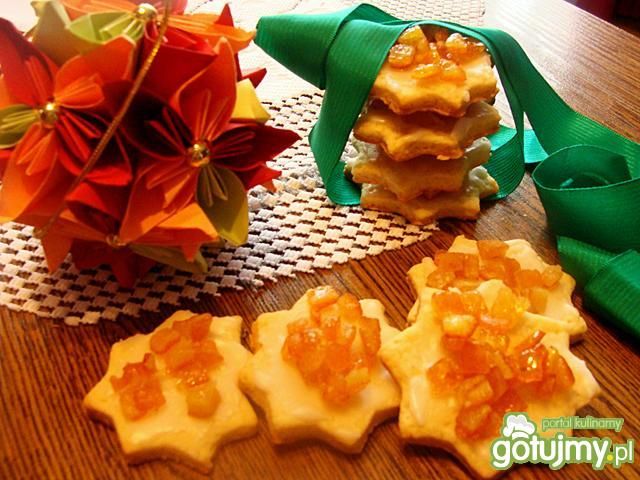 Śmietankowo-pomarańczowe gwiazdki