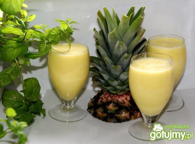 Śmietankowy koktajl z ananasa