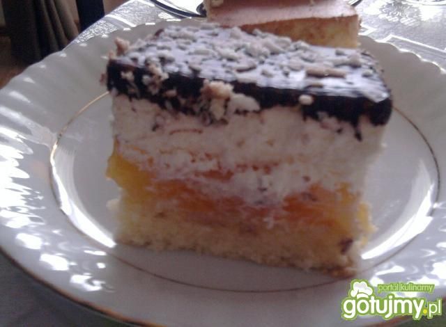 śmietanowiec z brzoskwiniami śmietanowiec z brzoskwiniami