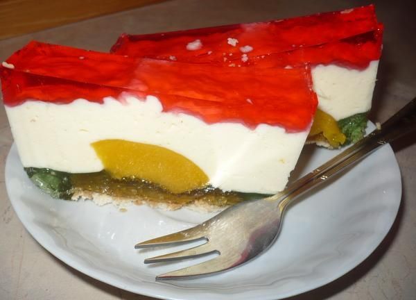 Śmietanowiec z galaretką