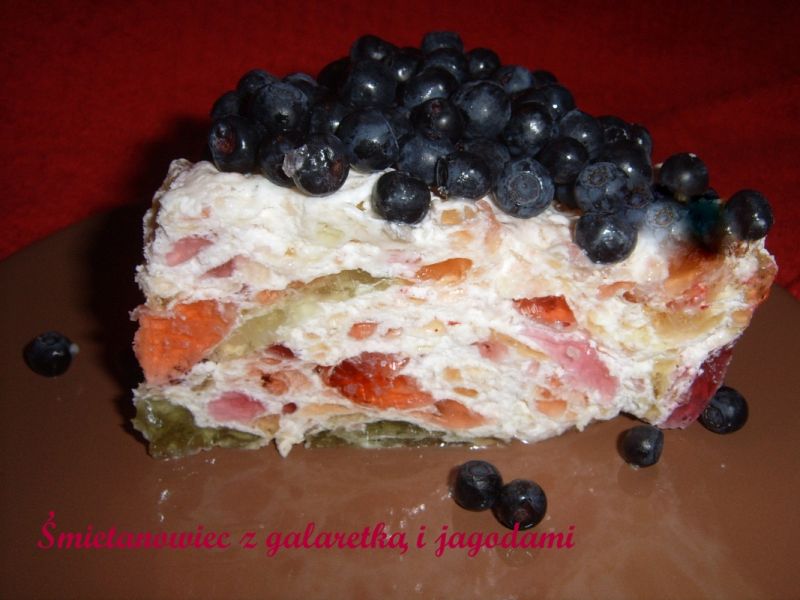 Śmietanowiec z jagodami Śmietanowiec z jagodami