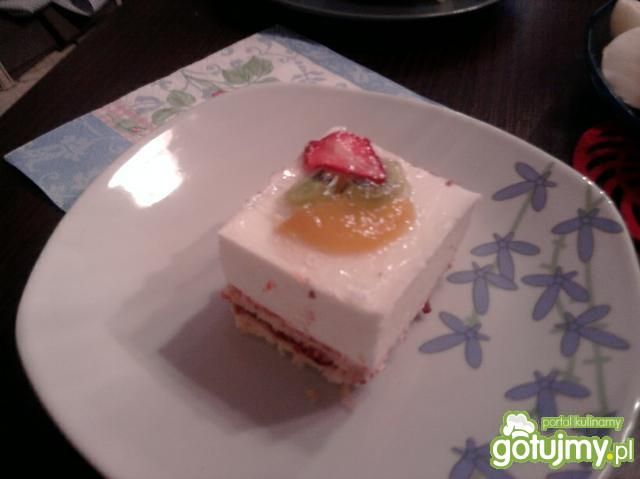 Śmietanowiec z owocami 3